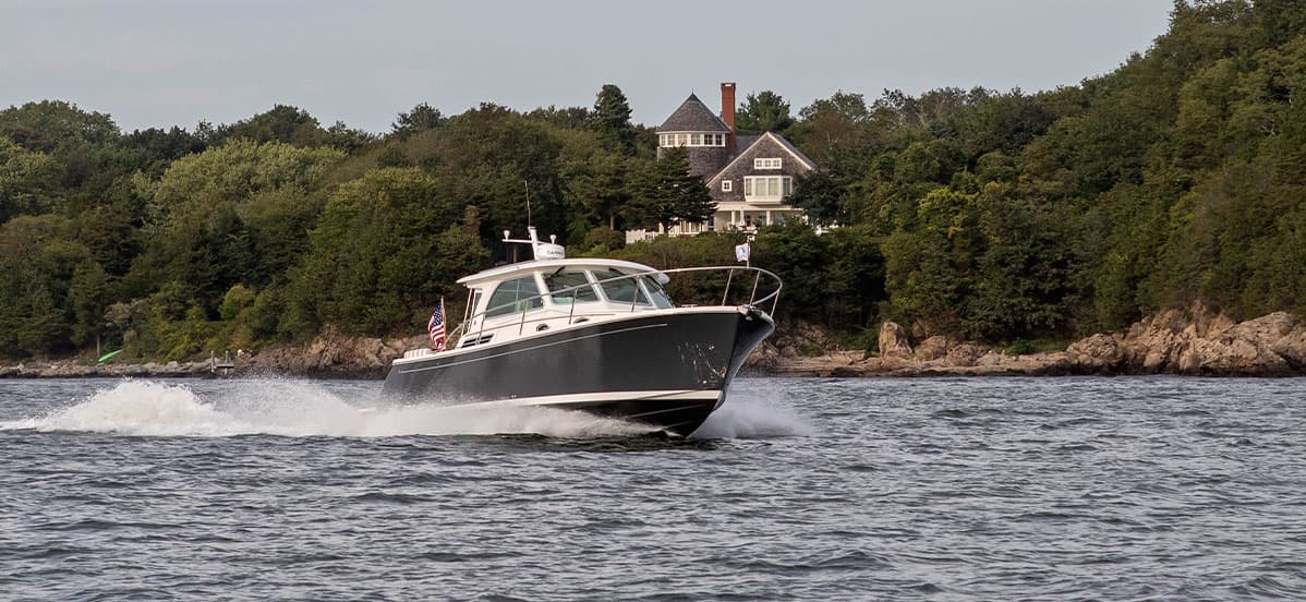 The Back Cove 34O Cruising with a wake